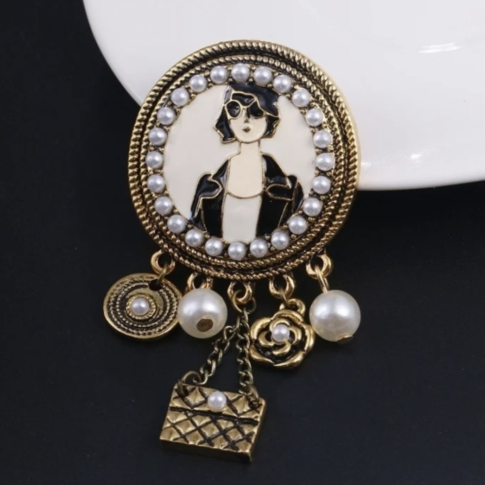Retro Gold & Black Brooch with Pearl Accents